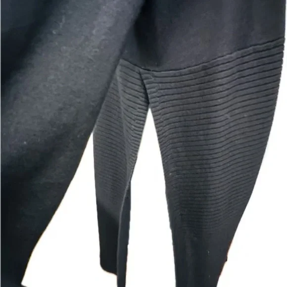 Elegant Black Knit Cardigan (L) - Picture 7 of 11